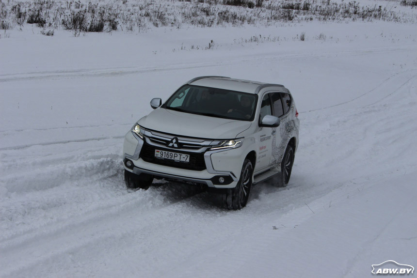 Посидим на дорожку. Новый Mitsibishi Pajero Sport против старого: что проходимее?