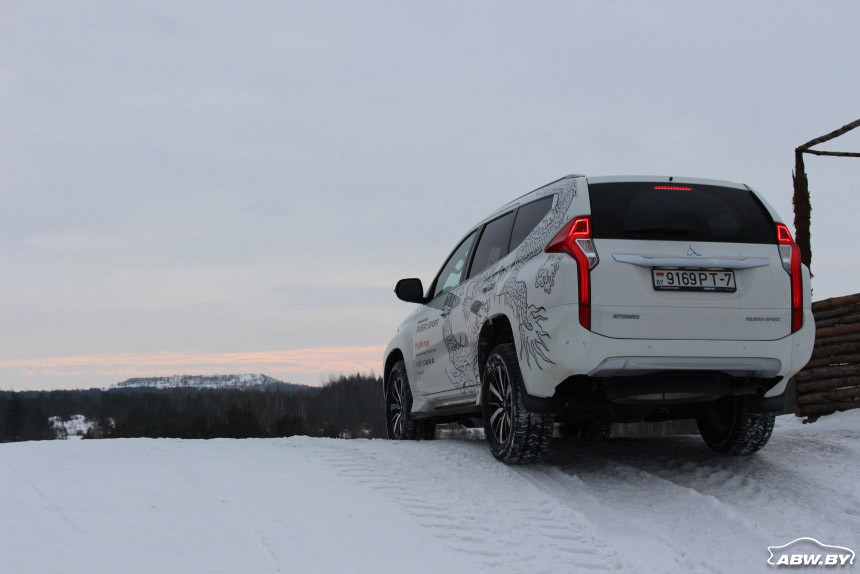 Посидим на дорожку. Новый Mitsibishi Pajero Sport против старого: что проходимее?