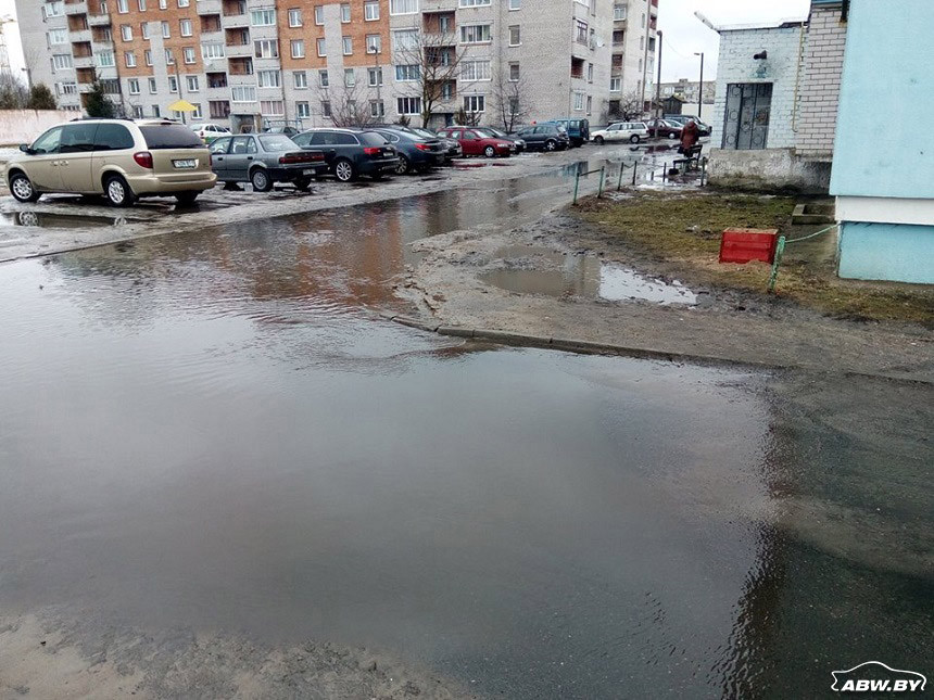 Яма, в которую мы все провалимся. Надо ли требовать от профильных организаций заделать дефекты проезжей части?