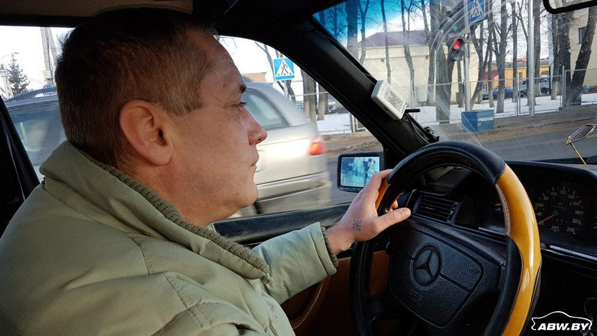 Одни обваливают цены, другие меняют разбитую