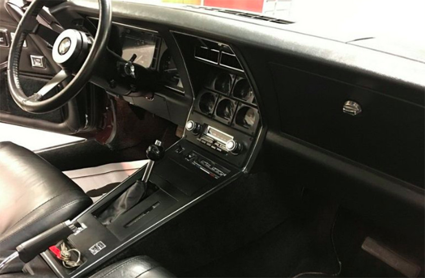 На Ebay продают Corvette 1980 года с пробегом всего 2328 км