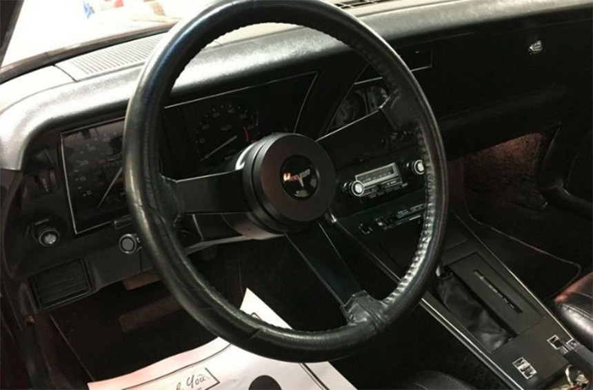 На Ebay продают Corvette 1980 года с пробегом всего 2328 км