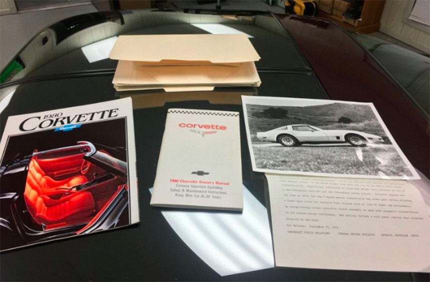 На Ebay продают Corvette 1980 года с пробегом всего 2328 км