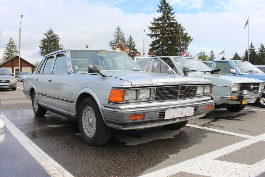Toyota Crown из ОАЭ, 7-местная 