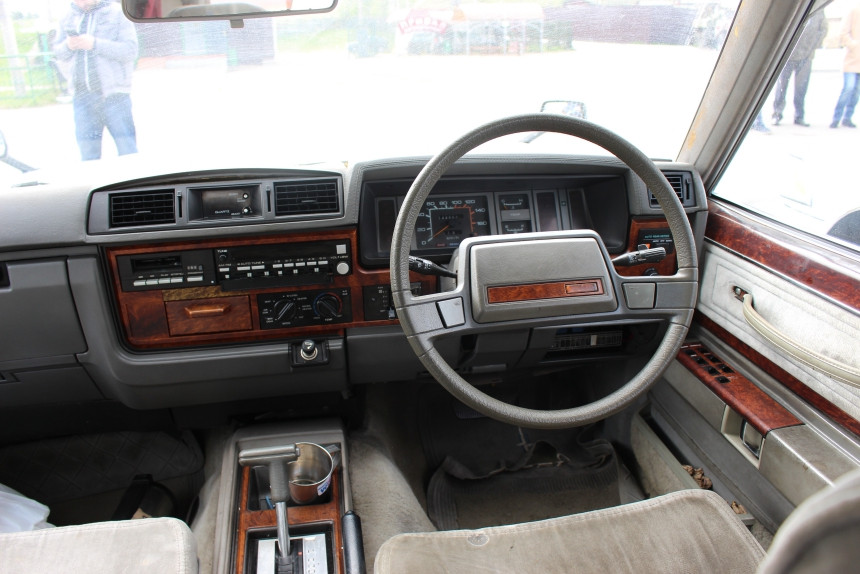 Toyota Crown из ОАЭ, 7-местная 
