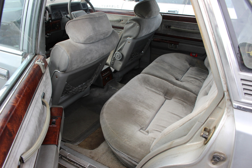 Toyota Crown из ОАЭ, 7-местная 
