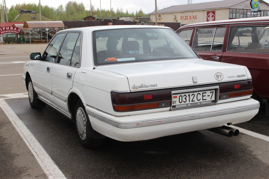 Toyota Crown из ОАЭ, 7-местная 