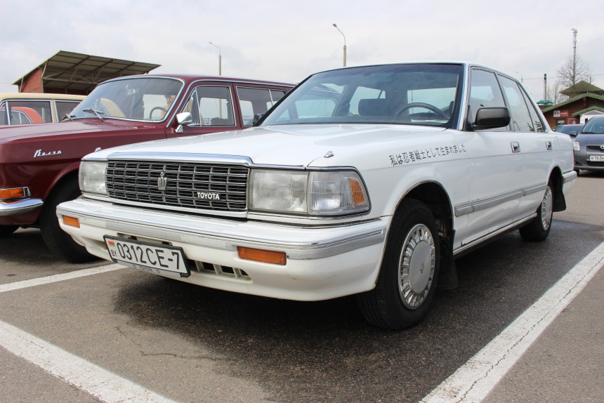 Toyota Crown из ОАЭ, 7-местная 
