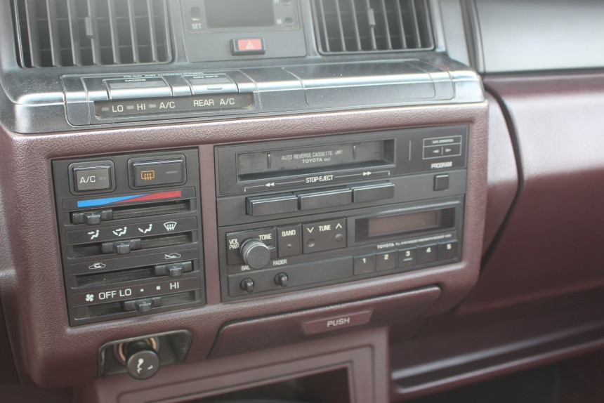 Toyota Crown из ОАЭ, 7-местная 
