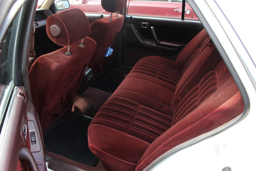 Toyota Crown из ОАЭ, 7-местная 