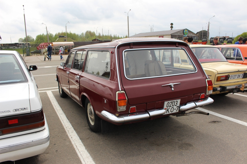Toyota Crown из ОАЭ, 7-местная 