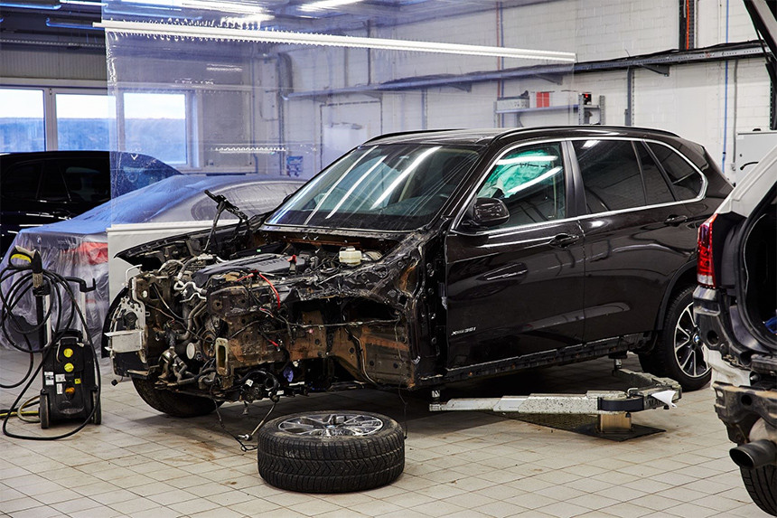 «Осмотрим бесплатно!» Как в BMW делают кузовную «пластику»