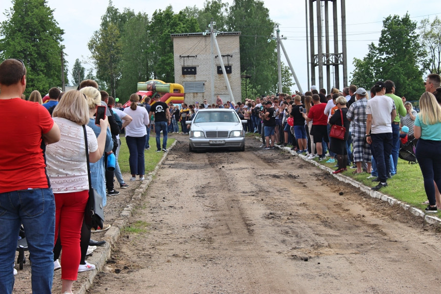 Репортаж с Benz Fest: редчайший Mercedes R107, спортивный 190Е 2.3-16 и S124 в состоянии нового авто
