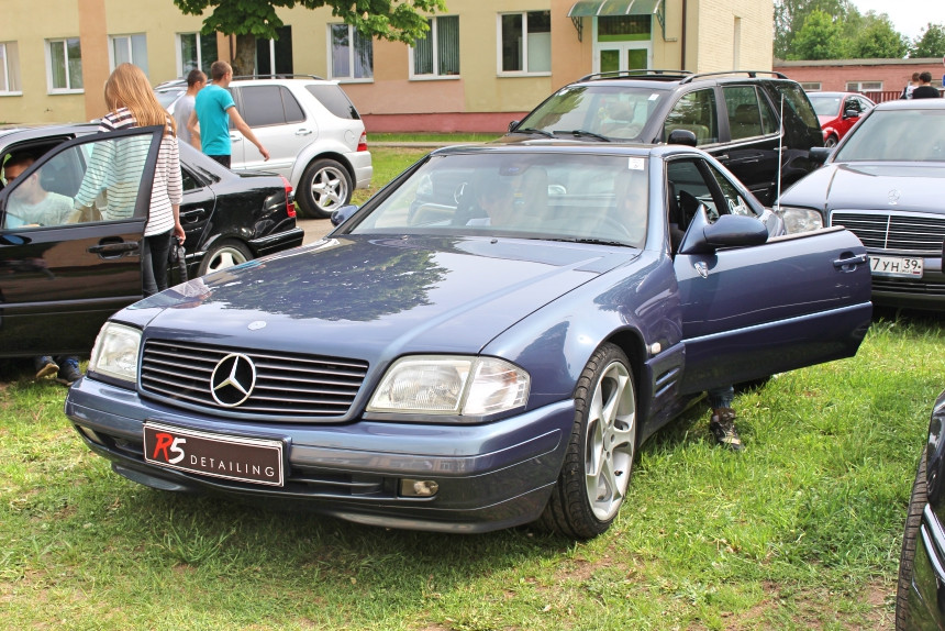 Репортаж с Benz Fest: редчайший Mercedes R107, спортивный 190Е 2.3-16 и S124 в состоянии нового авто