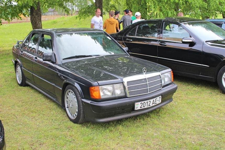 Репортаж с Benz Fest: редчайший Mercedes R107, спортивный 190Е 2.3-16 и S124 в состоянии нового авто
