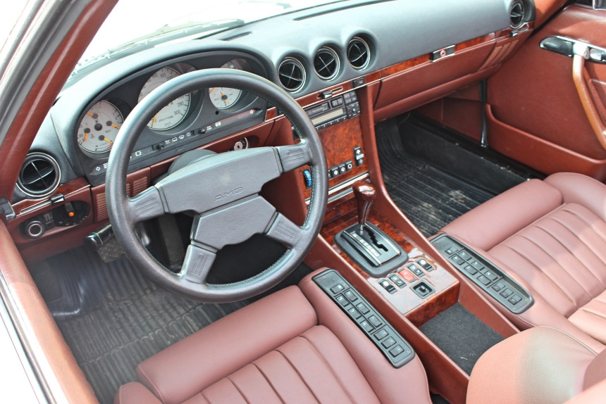 Репортаж с Benz Fest: редчайший Mercedes R107, спортивный 190Е 2.3-16 и S124 в состоянии нового авто