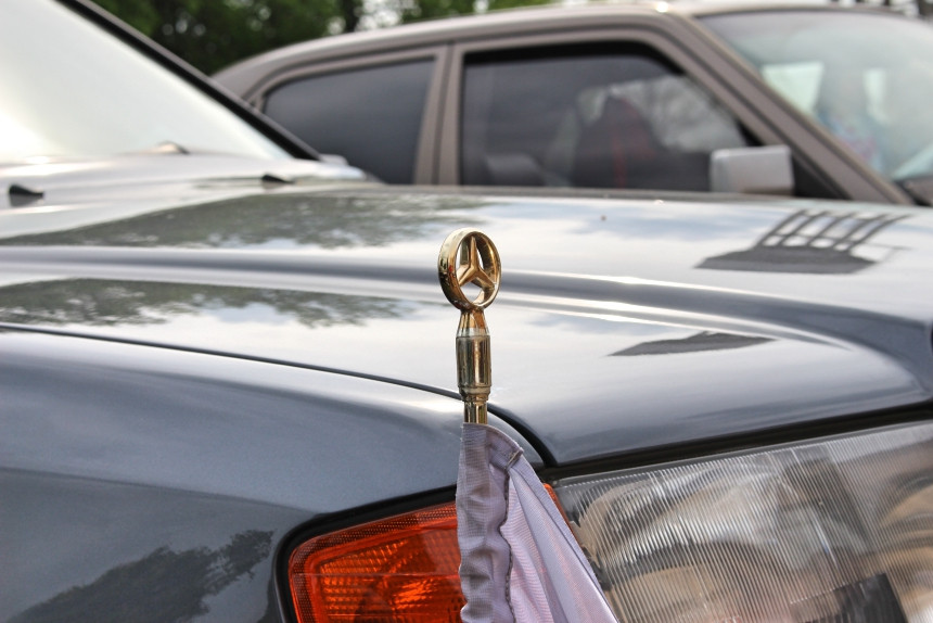 Репортаж с Benz Fest: редчайший Mercedes R107, спортивный 190Е 2.3-16 и S124 в состоянии нового авто