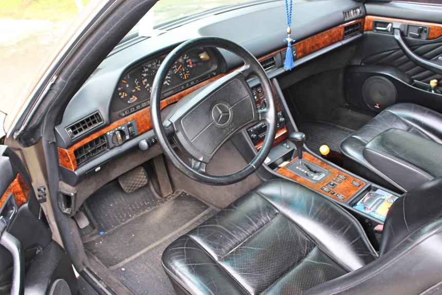 Репортаж с Benz Fest: редчайший Mercedes R107, спортивный 190Е 2.3-16 и S124 в состоянии нового авто