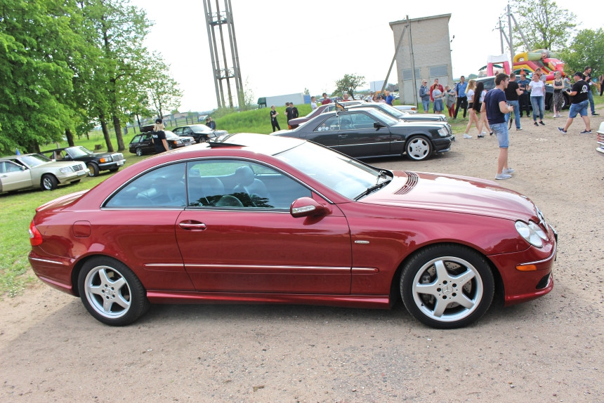 Репортаж с Benz Fest: редчайший Mercedes R107, спортивный 190Е 2.3-16 и S124 в состоянии нового авто