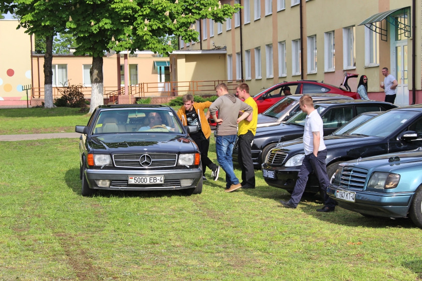 Репортаж с Benz Fest: редчайший Mercedes R107, спортивный 190Е 2.3-16 и S124 в состоянии нового авто