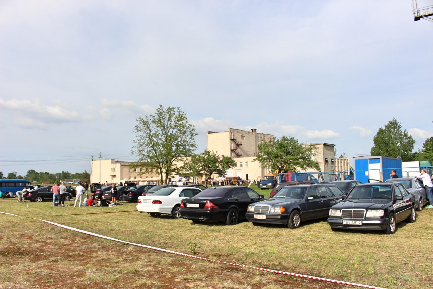 Репортаж с Benz Fest: редчайший Mercedes R107, спортивный 190Е 2.3-16 и S124 в состоянии нового авто
