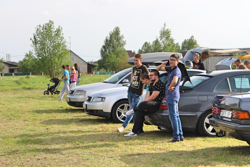 Репортаж с Benz Fest: редчайший Mercedes R107, спортивный 190Е 2.3-16 и S124 в состоянии нового авто