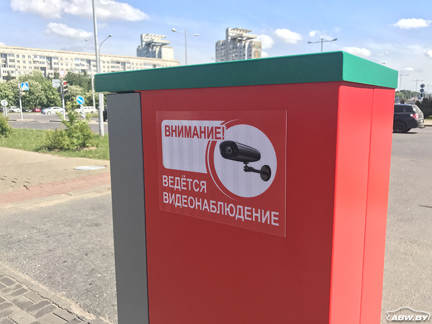 Парковка возле Нацбиблиотеки станет платной. Но кое-кто платить не будет (получен ответ Dana Holdings)