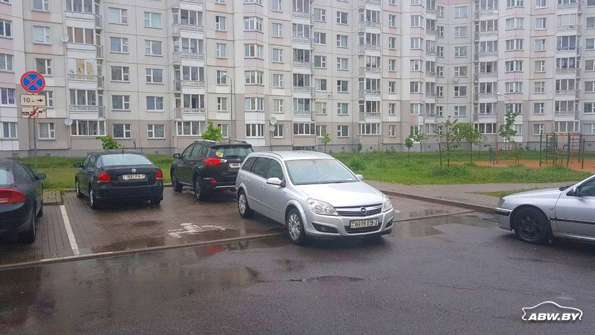 Избила чужого ребенка и сломала его велосипед. Очередной конфликт в столичном 
