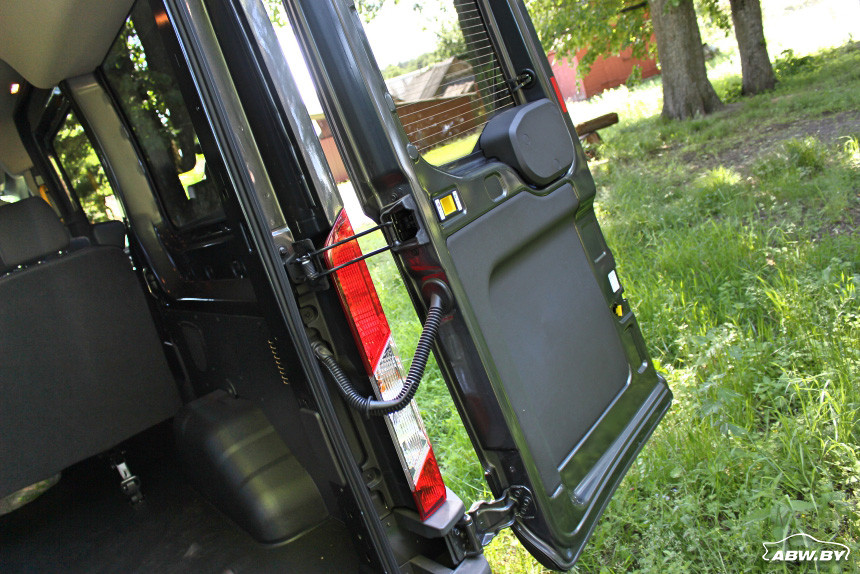 Это не шутки - мы встретились в маршрутке. Тест-драйв Ford Transit Kombi