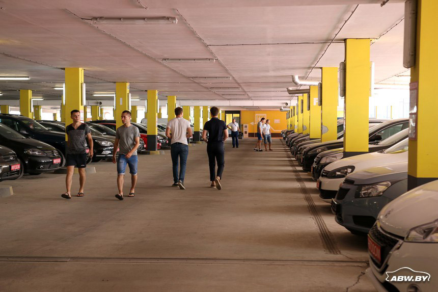 Новая крупная площадка по продаже подержанных авто? Репортаж из автосалона, в котором продается около 500 (!) автомобилей