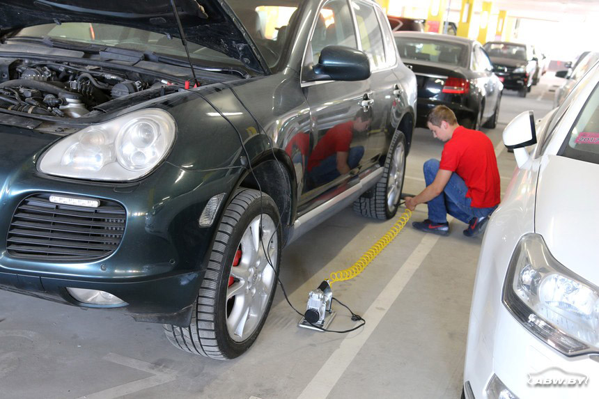 Новая крупная площадка по продаже подержанных авто? Репортаж из автосалона, в котором продается около 500 (!) автомобилей