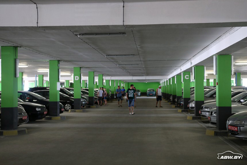 Новая крупная площадка по продаже подержанных авто? Репортаж из автосалона, в котором продается около 500 (!) автомобилей