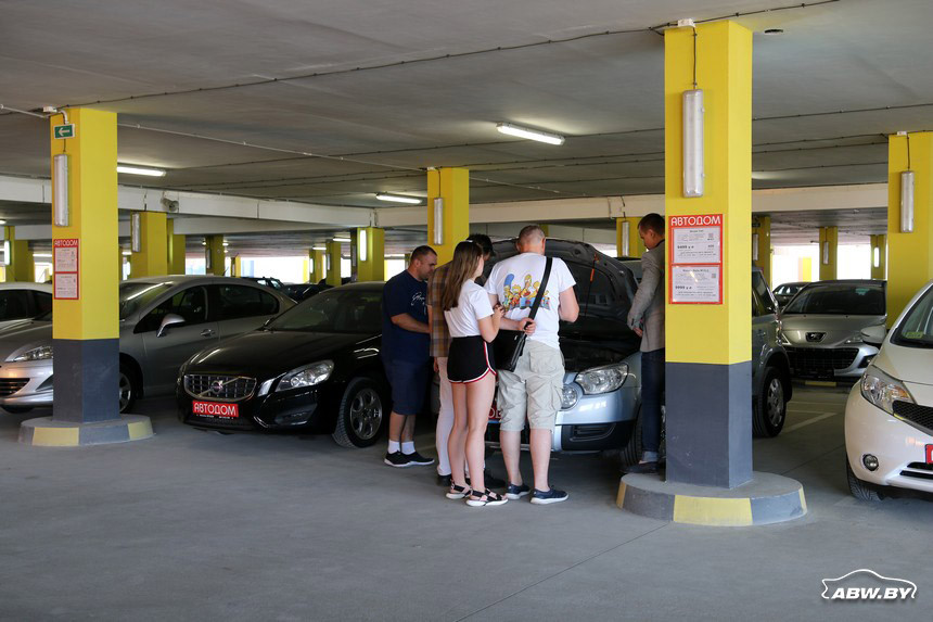 Новая крупная площадка по продаже подержанных авто? Репортаж из автосалона, в котором продается около 500 (!) автомобилей