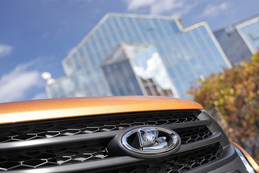 Lada Xray Cross с вариатором: старт продаж, цена и подробности