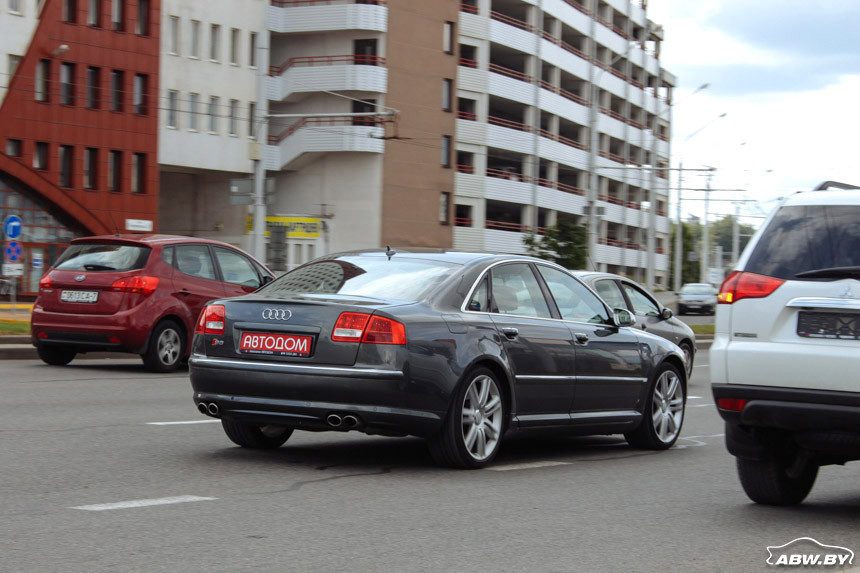 Немецкая практичность и итальянская страсть. Тест-драйв Audi S8 с мотором от Lamborghini (+ видеообзор)