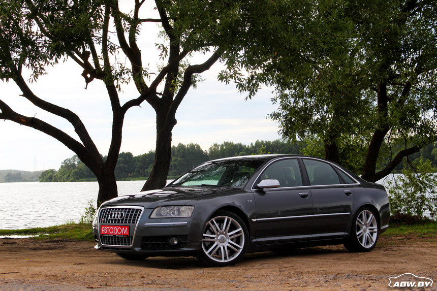 Немецкая практичность и итальянская страсть. Тест-драйв Audi S8 с мотором от Lamborghini (+ видеообзор)
