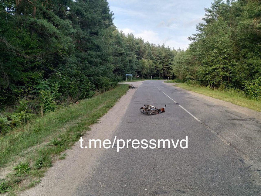 В Вороновском районе предположительно пьяный водитель насмерть сбил велосипедистку и скрылся. Его поймали уже через час