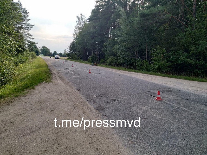 В Вороновском районе предположительно пьяный водитель насмерть сбил велосипедистку и скрылся. Его поймали уже через час