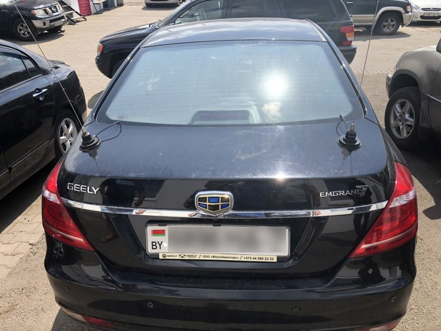 Таксист не заплатил за ремонт своего Geely - СТО не отдала автомобиль. Кто кого решил обмануть?