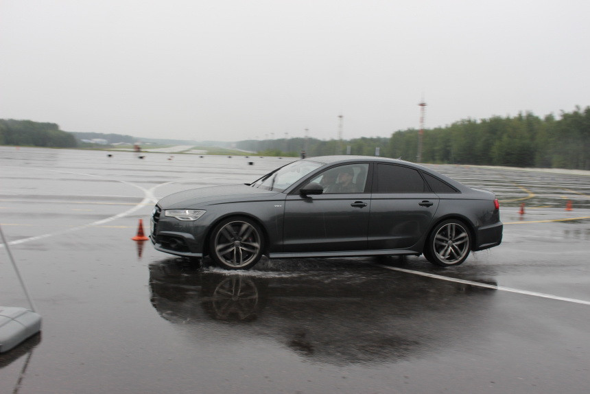 Погода в стиле Quattro. Как мы тестировали модельный ряд Audi на полигоне в Липках