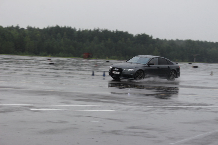 Погода в стиле Quattro. Как мы тестировали модельный ряд Audi на полигоне в Липках