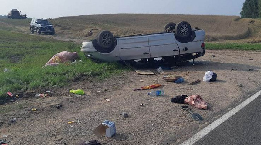 В Сенненском районе водителя выбросило из салона перевернувшейся легковушки