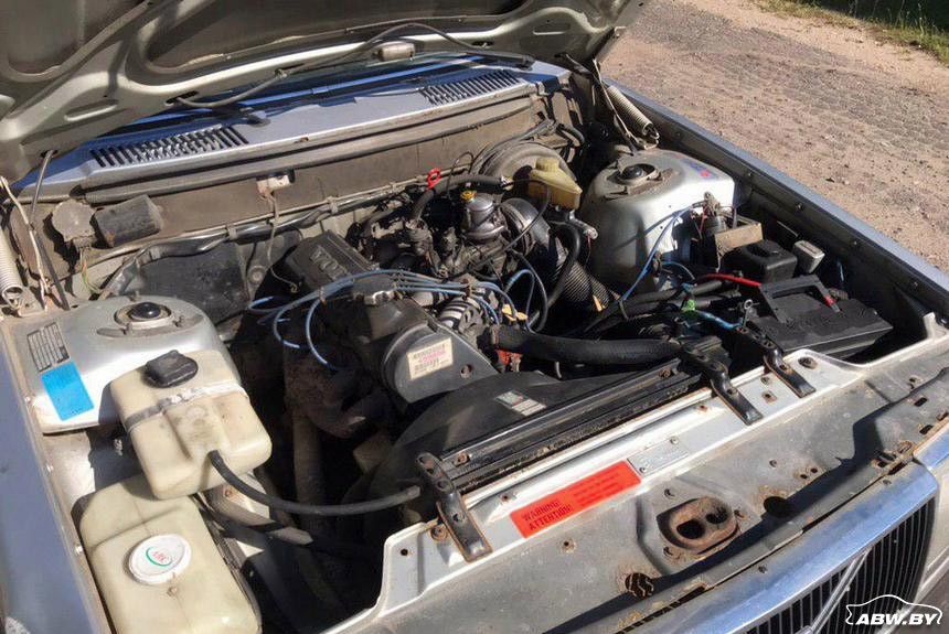 Гаражные находки. В каком виде до сегодняшнего дня дожил Volvo 240 с пробегом 196 тысяч километров?