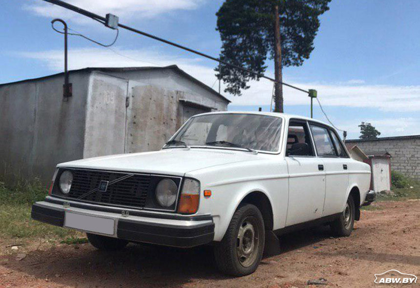Гаражные находки. В каком виде до сегодняшнего дня дожил Volvo 240 с пробегом 196 тысяч километров?
