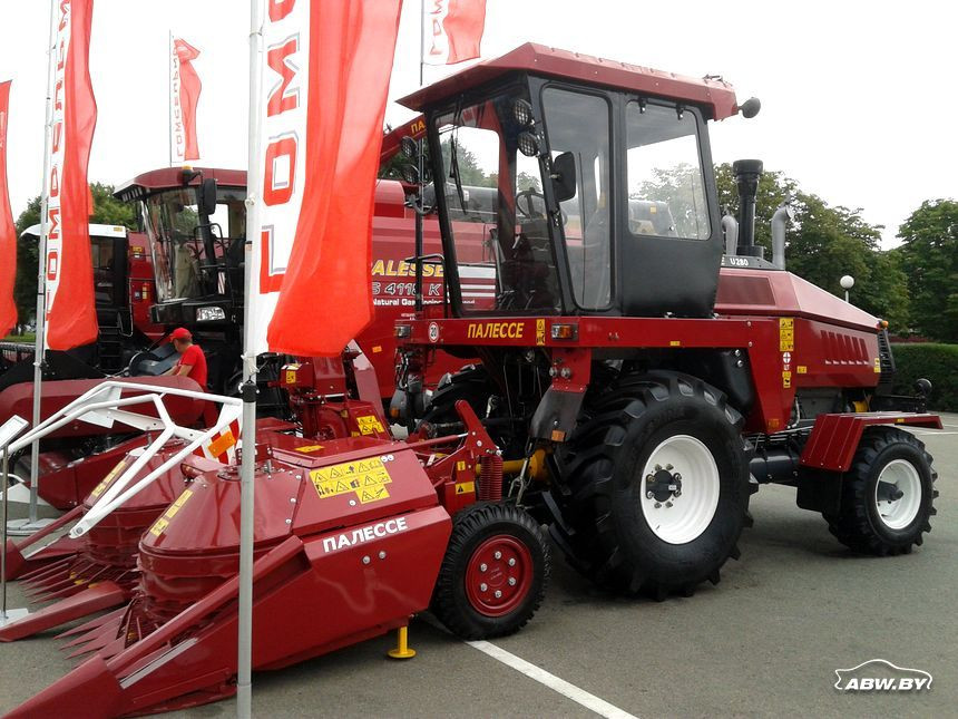 Уэс комбайн. Комбайн Уэс-2-280а. Комбайн Полесье Уэс 280. Уэс-2-280а Полесье. Полесье 2-250 кормоуборочный комбайн.