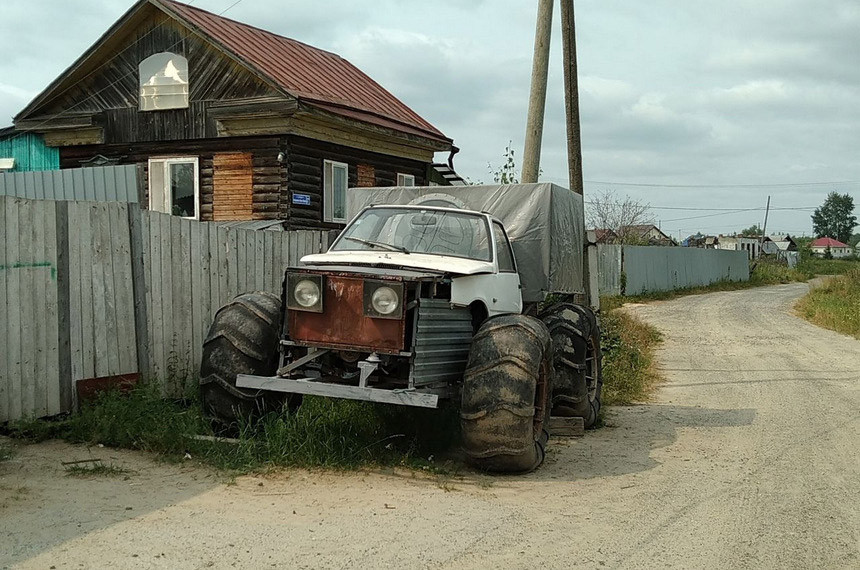 За необычный болотоход из “Оки”, у которого нет даже пола, просят около 3000 долларов