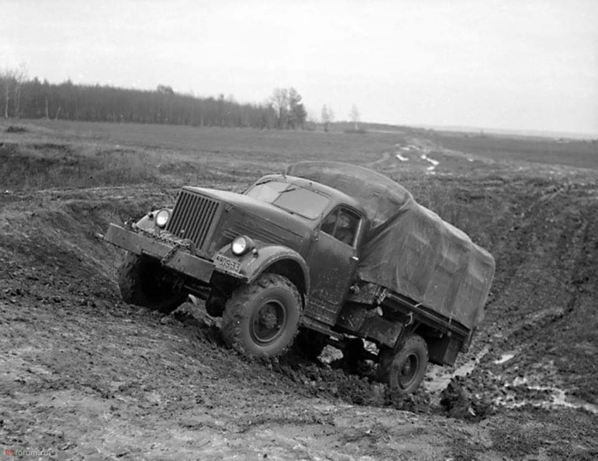Редакционный броневик. Часть 1. Нашли заброшенный БТР-40, чтобы оживить
