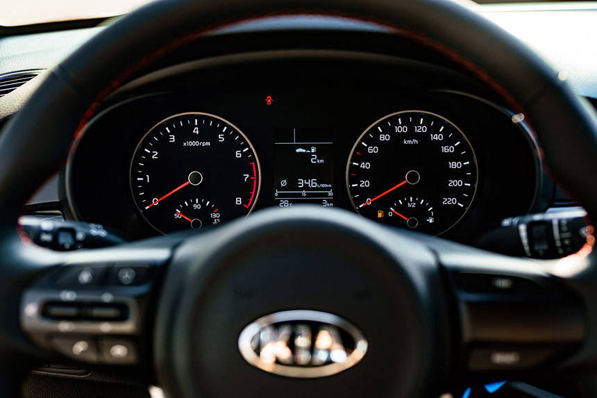 В автосалонах KIA стартовали продажи автомобилей новой серии Red Line