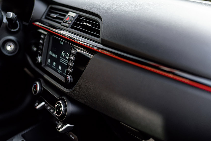 В автосалонах KIA стартовали продажи автомобилей новой серии Red Line