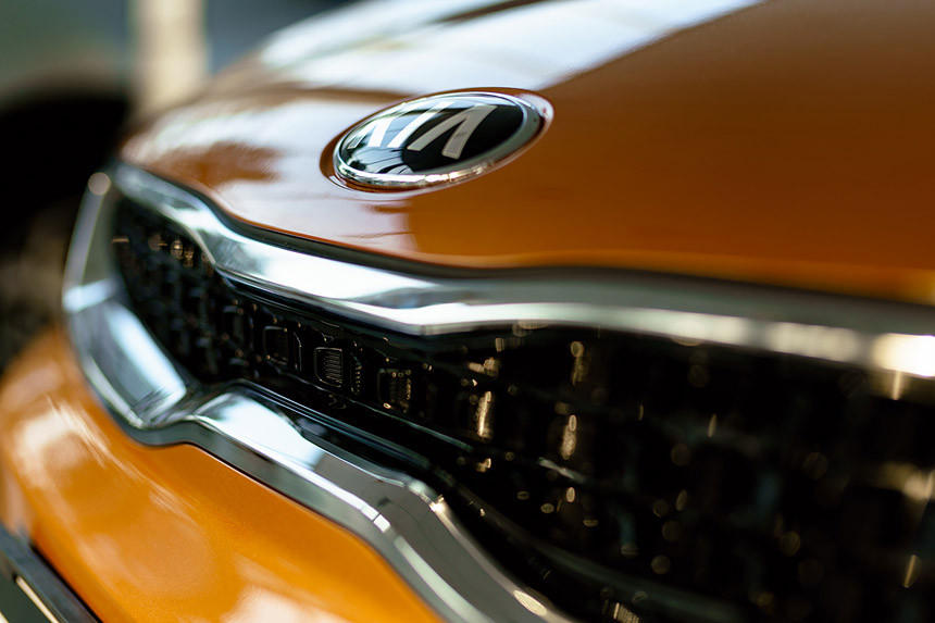 В автосалонах KIA стартовали продажи автомобилей новой серии Red Line